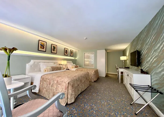 Metropole Hotel 3*