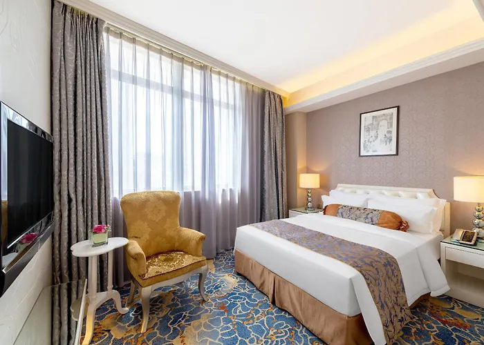 Metropole Hotel 3*